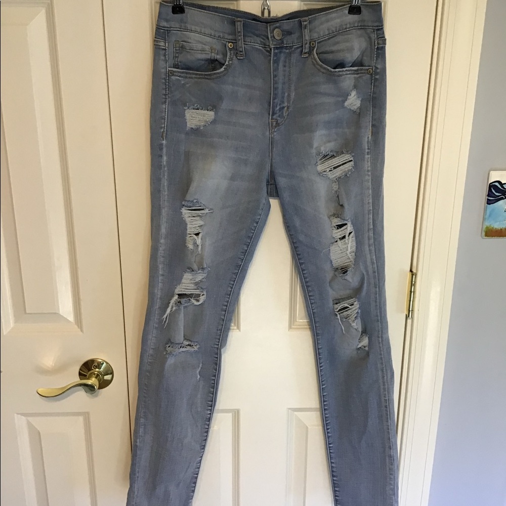 Light Wash Aeropostale Ripped Jeans